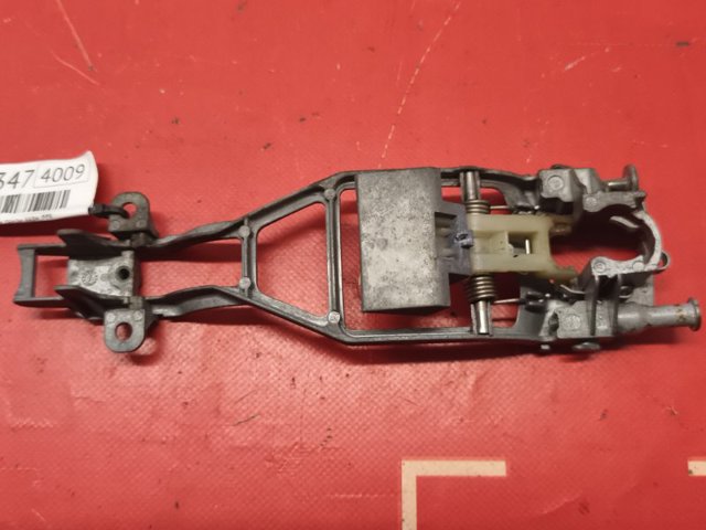 Тримач зовнішньої ручки дверей, задніх лівих 7L0839885B PORSCHE