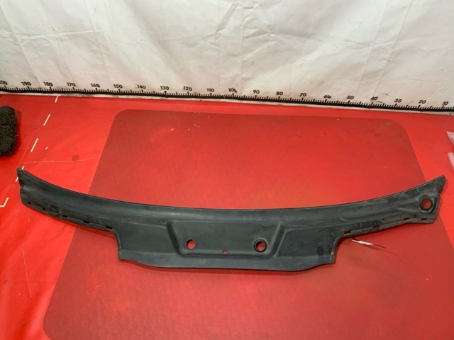 Водостік лобового скла, жабо 7P5819401B PORSCHE