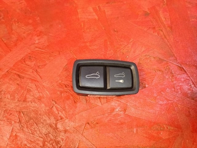 Кнопка салону приводу замка 3/5 дверей (ляди) / кришки багажника 7PP959832J PORSCHE