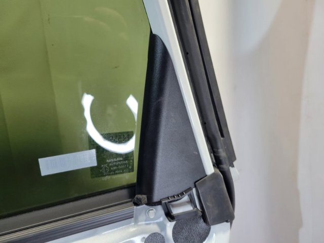Накладка задніх дверей, правих, вертикальних 822346RA0A NISSAN