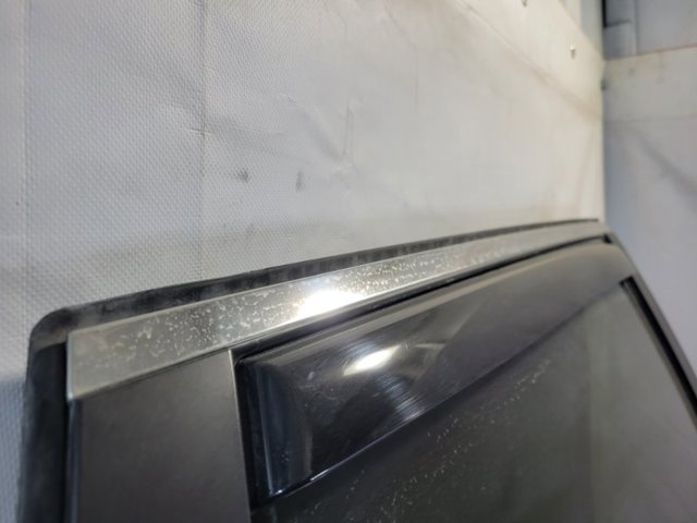Молдинг опускного скла нижній, двері задньої, правої 822826RA0A NISSAN