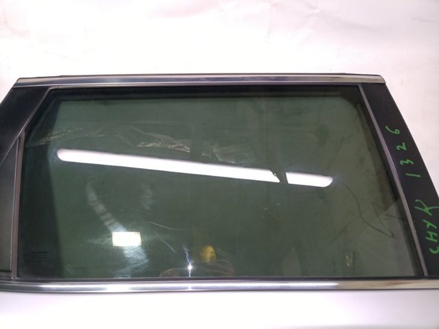 Скло заднє праве 823006FL1A NISSAN