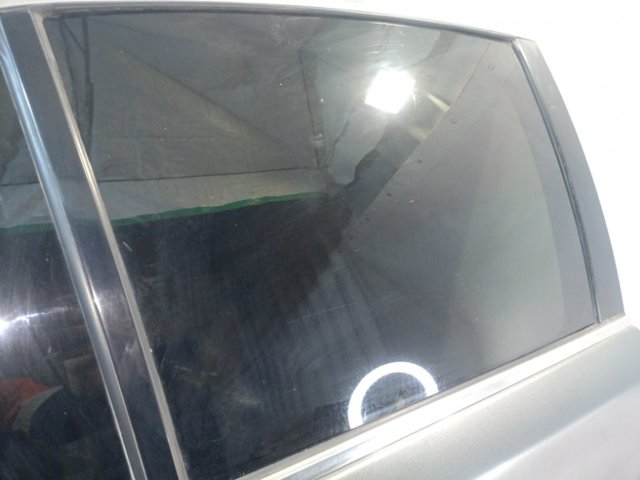 Скло задньої двері правої 823006HE0A NISSAN