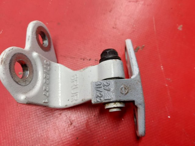 Петля задніх дверей, правих 824006RA0A NISSAN