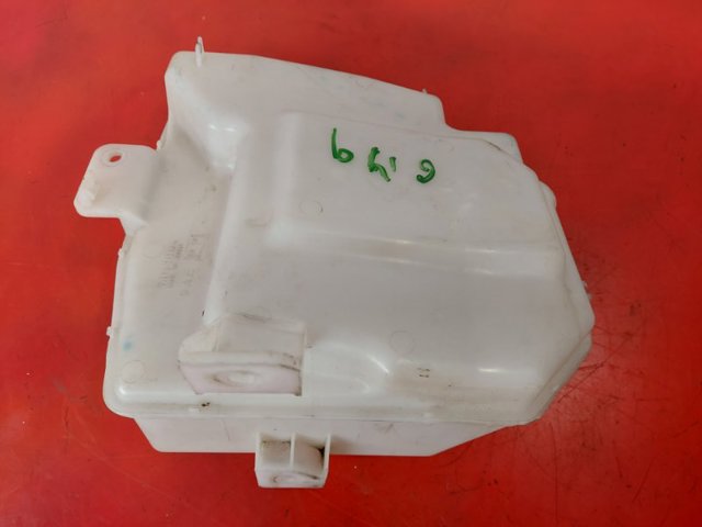 Бачок склоомивача 8260A276 MITSUBISHI