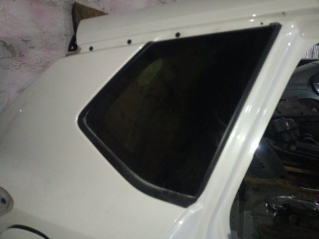 Стукло багажника, праве 833006RR0A NISSAN