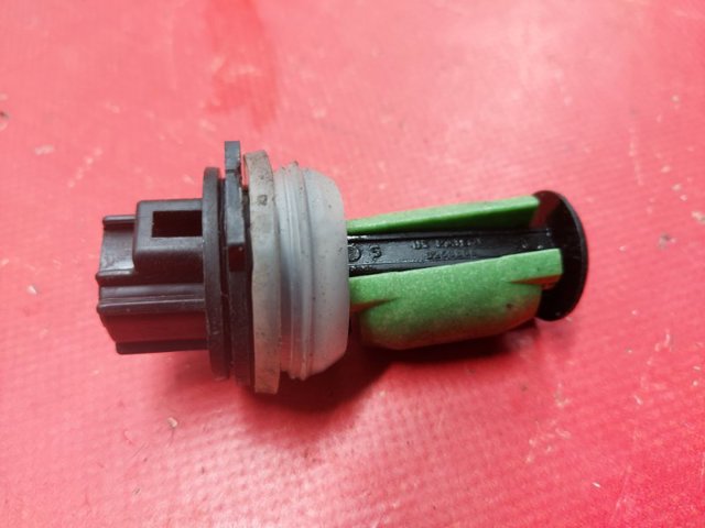 Датчик рівня бачка склоомивача 8539752100 TOYOTA