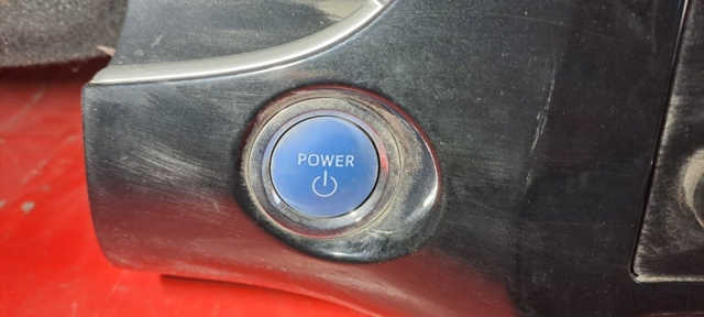 Кнопка запуску двигуна 8961130142 TOYOTA