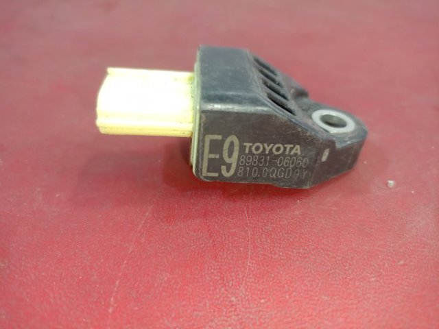 Датчик Айрбег передній 8983106060 TOYOTA