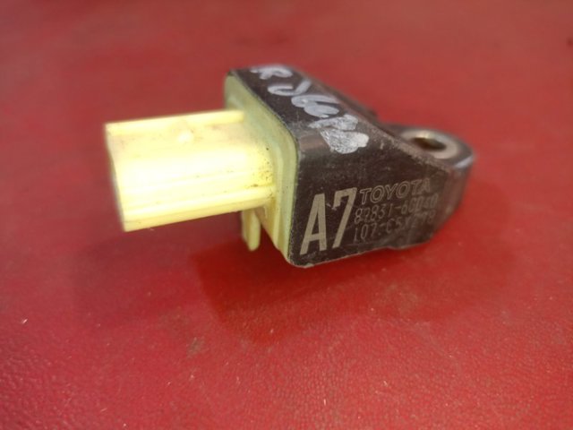 Датчик Ейрбег передній 8983160040 TOYOTA