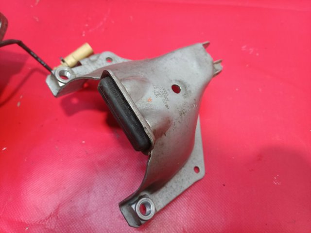 Кронштейн передньої балки 8K0399059H VAG