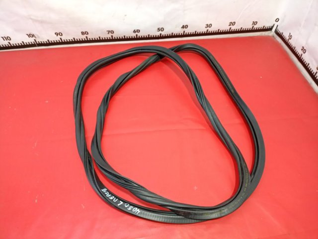 Ущільнювач дверей передніх, на (кузові) 8R0831721F VAG