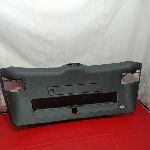 Оббивка дверей задка кузова 8R0867979B4PK VAG