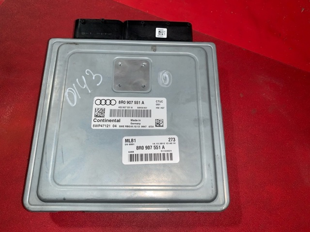 Модуль управління двигуном 8R0907551A VAG