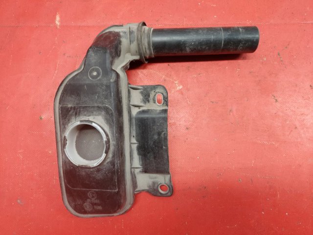 Горловина бачка омивача 8R0955452A VAG