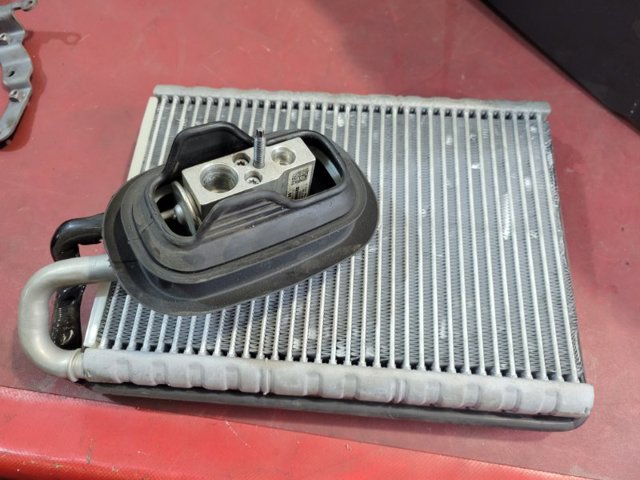 Клапан розширювальний 8W0816679 VAG
