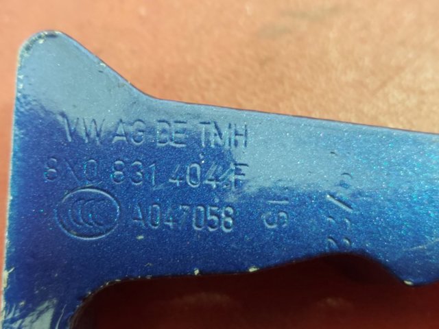 Завіса дверей задніх правих 8X0831404F VAG