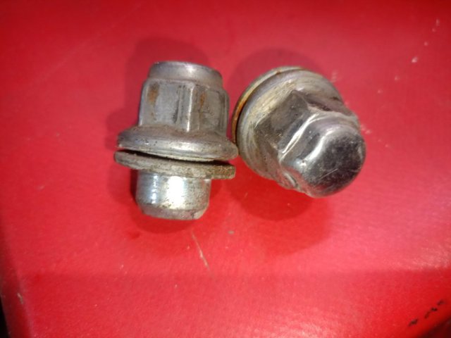 Гайка колеса 9008494001 TOYOTA