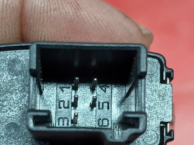 Кнопка аварійки 9161896 BMW