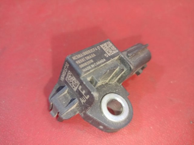 Датчик подушки безпеки 985815NA0A NISSAN