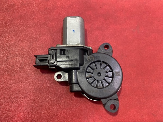 Двигун склопідіймача двері передньої, лівої BHN95958X MAZDA