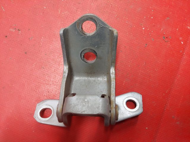 Петля водійських дверей D46158210B MAZDA