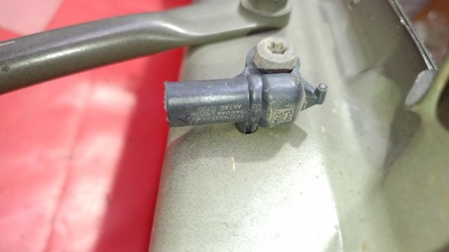 Датчик Ейрбег передній FK7214B006AA LAND ROVER