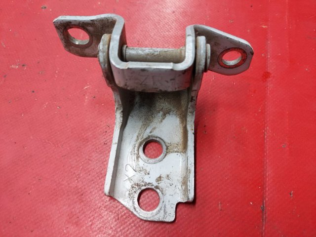 Петля задніх правих дверей KB7W72240 MAZDA