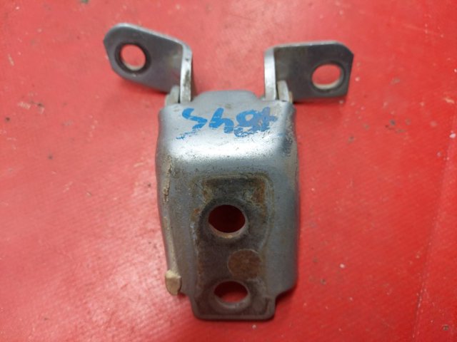 Петля передніх дверей, правих KD5358210A MAZDA