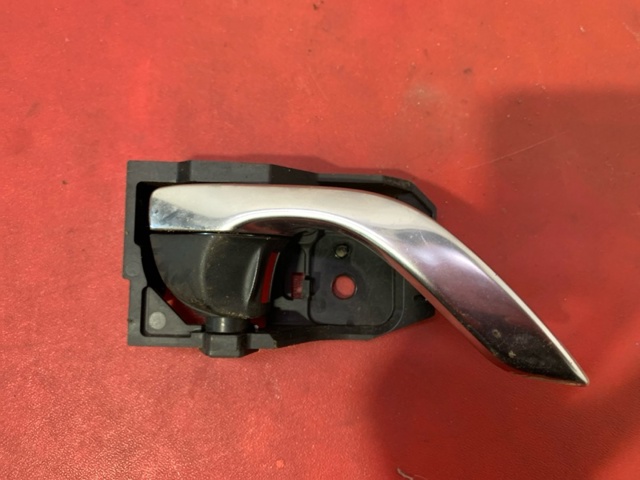 Ручка правих передніх дверей KD5358330E MAZDA