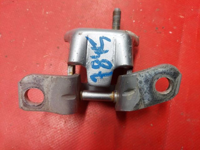 Петля заднтої двері, правої KD5372210A MAZDA