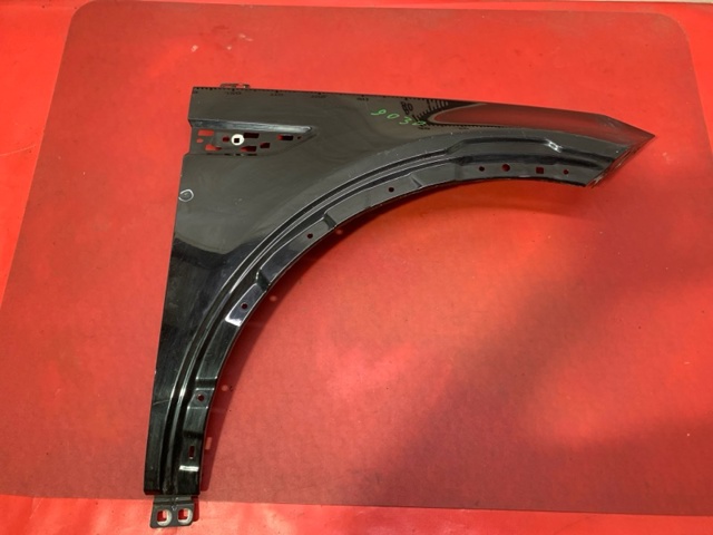 Переднє праве крило LR061383 LAND ROVER