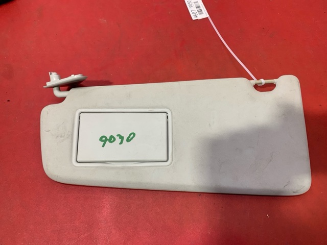 Козирок LR064101 LAND ROVER