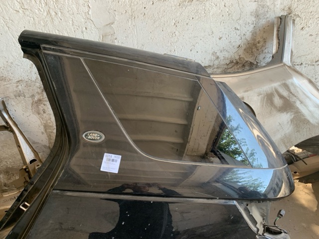 Скло багажника, ліве LR078383 LAND ROVER