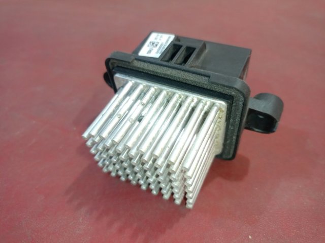 Регулятор оборотів пічки LR094345 LAND ROVER