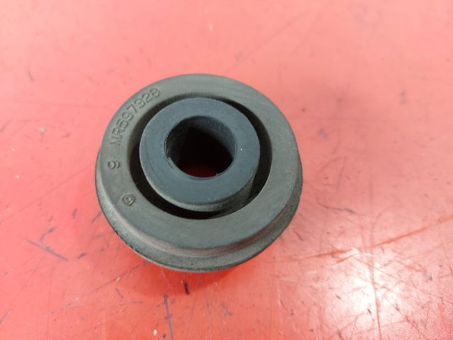 Подушка кріплення радіатора верхня MR597328 MITSUBISHI