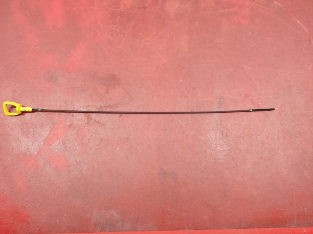 Щуп рівня масла в двигуні PY0110450 MAZDA