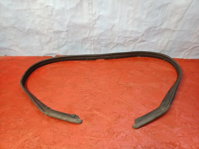 Ущільнювач під капот TK4856770 MAZDA