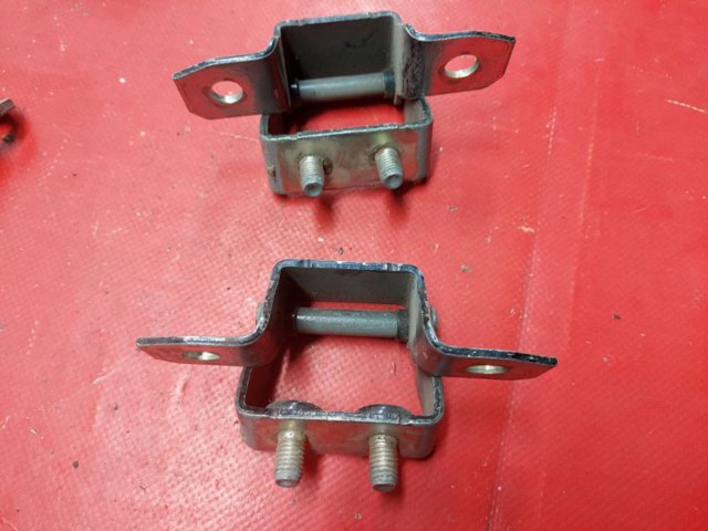 Петля третіх/п'ятих дверей TK4862210D MAZDA