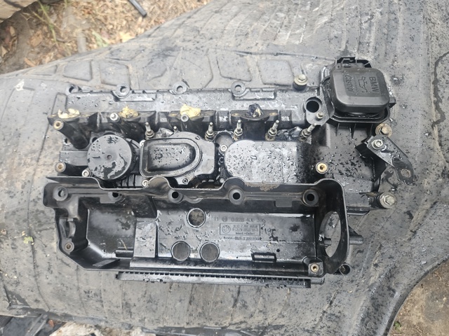 Кришка клапанна 11127799223 BMW