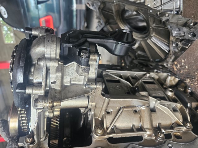 Помпа масляна 11417810823 BMW