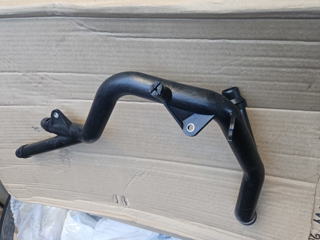 Шланг/патрубок водяного насоса, приймальний 11532247681 BMW