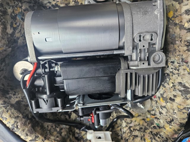 Компресор пневмопідкачкою (амортизаторів) 37226787617 BMW