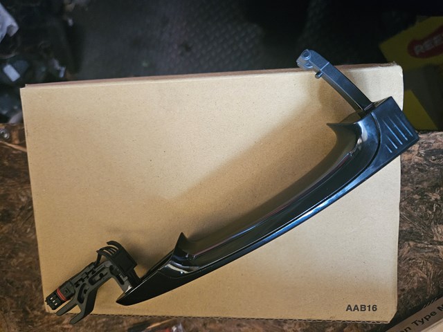 Ручка задньої двері зовнішня ліва 51217207565 BMW