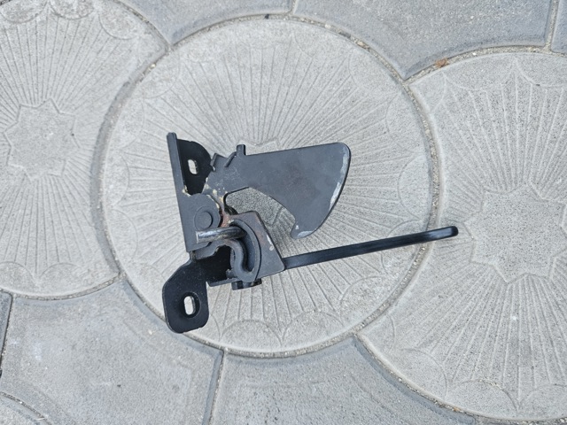 Замок капота 51237145413 BMW