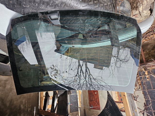 Скло кришки багажника 51317258175 BMW