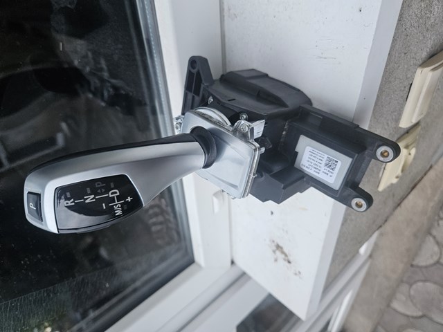Механізм перемикання подільника передач 61319228610 BMW