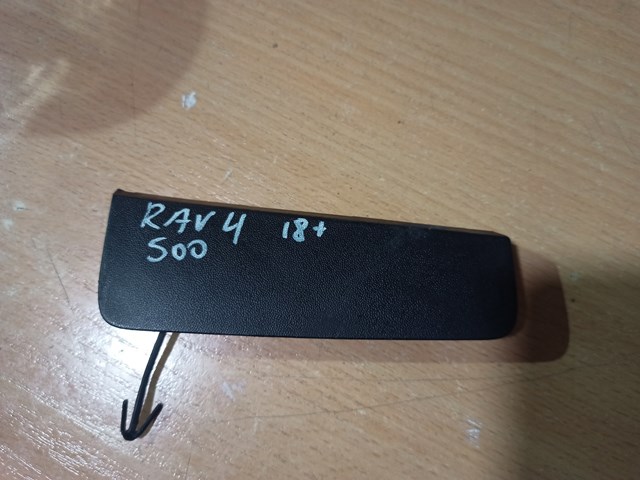 Заглушка бампера буксирувального гака, передні праві 5328542120 TOYOTA