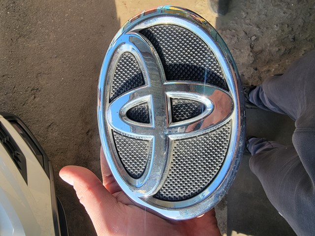 Фірмовий значок решітки радіатора 7531006010 TOYOTA