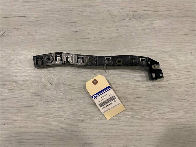 Кронштейн бампера заднього, зовнішній правий 68138414AC CHRYSLER